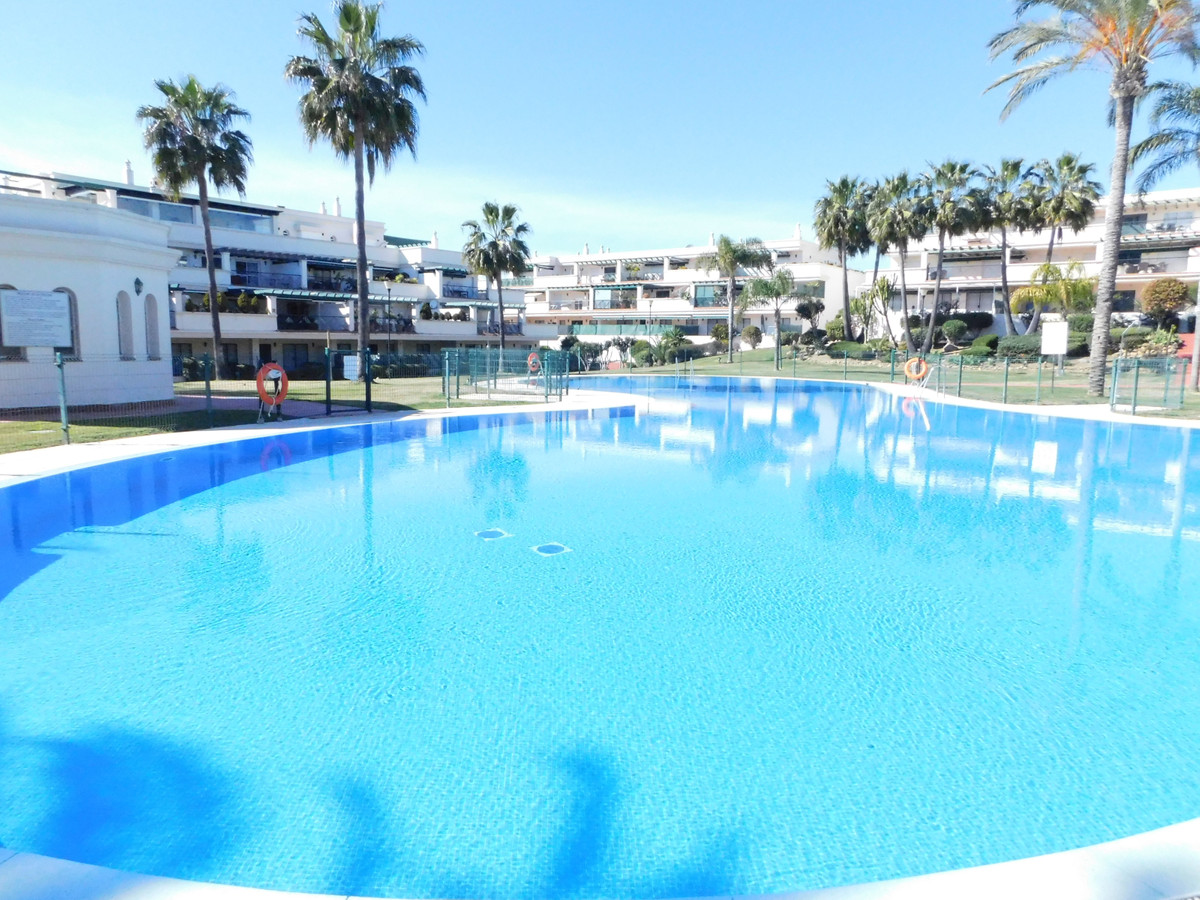 https://cdn.resales-online.com/public/mp8zxt75jy/properties/7c968ebf099211f08cfb02e0405b089b/w1200/1-7980e48d732b6fc85c14b43b94d2aa54.jpg?v=1742922121