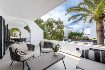 https://cdn.resales-online.com/public/qqh9q7foco/properties/49cfb6affff711ef8cfb02e0405b089b/w1200/1-7980e48d732b6fc85c14b43b94d2aa54.jpg?v=1742922829