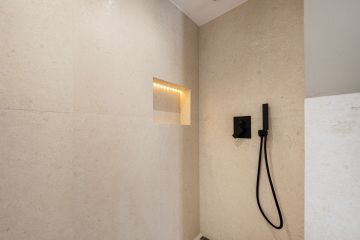 https://cdn.resales-online.com/public/qqh9q7foco/properties/49cfb6affff711ef8cfb02e0405b089b/w1200/13-5fd73dea700db77384c091ca9818b1a9.jpg?v=1742922829