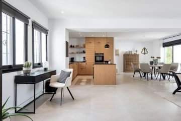 https://cdn.resales-online.com/public/qqh9q7foco/properties/49cfb6affff711ef8cfb02e0405b089b/w1200/3-e898b2bb2a2fdfd06d2c39894dce8316.jpg?v=1742922829