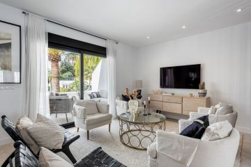 https://cdn.resales-online.com/public/qqh9q7foco/properties/49cfb6affff711ef8cfb02e0405b089b/w1200/7-aa4cc561180b369757c0bb4af9886cd3.jpg?v=1742922829