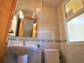 https://cdn.resales-online.com/public/8usg2qssqc/properties/7ebdb9c80b0a11f08cfb02e0405b089b/w1200/41-0bdc8f07789df4609410591d8ac779d9.jpg?v=1743084506