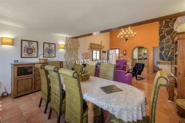https://cdn.resales-online.com/public/up35jgrhau/properties/96351b3b0b0811f08cfb02e0405b089b/w1200/8-e64a9055bba3e77ac8aca3b893cdf826.jpg?v=1743082795