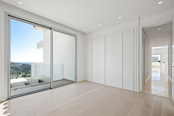 https://cdn.resales-online.com/public/ilmgg1itp5/properties/06f4ba700bd311f08cfb02e0405b089b/w1200/22-bcf8e6250e0bab365f900a8ac31ac040.jpg?v=1743172027