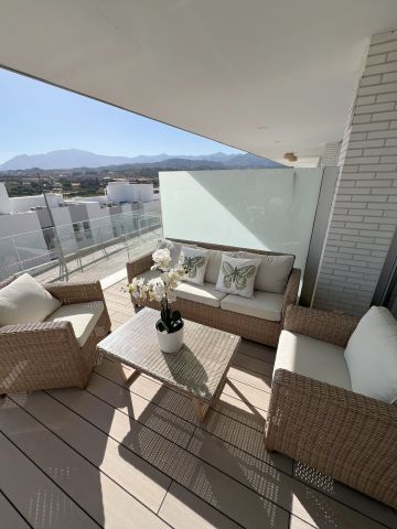 https://cdn.resales-online.com/public/9lzc92ntutwmhm8g/properties/cc9fc64d0e2111f08cfb02e0405b089b/w1200/1-7980e48d732b6fc85c14b43b94d2aa54.jpg?v=1743434484