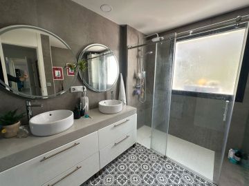 https://cdn.resales-online.com/public/1op5nr1ymv/properties/2fde50d90f9c11f08cfb02e0405b089b/w1200/29-7c2f312881aea9bbe9ddaeb9640e2c9a.jpg?v=1743586588