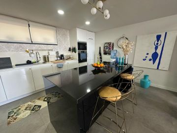 https://cdn.resales-online.com/public/1op5nr1ymv/properties/2fde50d90f9c11f08cfb02e0405b089b/w1200/31-5e8b9eb86a2d455eeaf43a7bbf3ccd12.jpg?v=1743586588