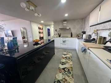 https://cdn.resales-online.com/public/1op5nr1ymv/properties/2fde50d90f9c11f08cfb02e0405b089b/w1200/32-e7f90ea5feef5e01d64d74d6b6d8a834.jpg?v=1743586588