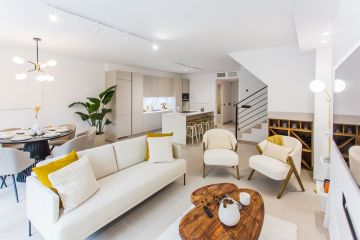 https://cdn.resales-online.com/public/rp5k263acm230gcw/properties/59f63b19ff0711ef8cfb02e0405b089b/w1200/2-5bd7b9d04b45e33852eaf0ec6670150d.jpg?v=1741762851