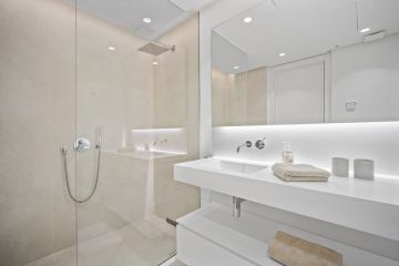 https://cdn.resales-online.com/public/su2jrcdvgq/properties/0a45a4678d3d11ef84cf0217bc231ef4/w1200/19-d0ed7da2012a09046d307c195d98e7d6.jpg?v=1729251858