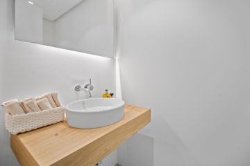 https://cdn.resales-online.com/public/su2jrcdvgq/properties/0a45a4678d3d11ef84cf0217bc231ef4/w1200/29-7c2f312881aea9bbe9ddaeb9640e2c9a.jpg?v=1729251858
