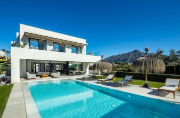 https://cdn.resales-online.com/public/vj79r8sgv9/properties/a66cf6f30fa111f08cfb02e0405b089b/w1200/2-5bd7b9d04b45e33852eaf0ec6670150d.jpg?v=1743595148
