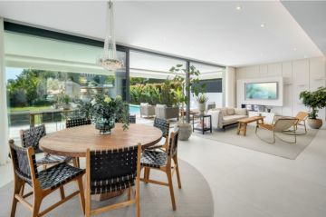 https://cdn.resales-online.com/public/vj79r8sgv9/properties/a66cf6f30fa111f08cfb02e0405b089b/w1200/6-241328e1bcc9c0d8ce1222beb6c967a8.jpg?v=1743595148