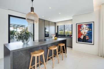 https://cdn.resales-online.com/public/vj79r8sgv9/properties/a66cf6f30fa111f08cfb02e0405b089b/w1200/7-aa4cc561180b369757c0bb4af9886cd3.jpg?v=1743595148