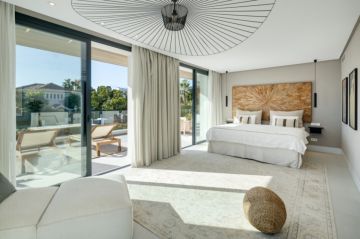 https://cdn.resales-online.com/public/vj79r8sgv9/properties/a66cf6f30fa111f08cfb02e0405b089b/w1200/8-e64a9055bba3e77ac8aca3b893cdf826.jpg?v=1743595148