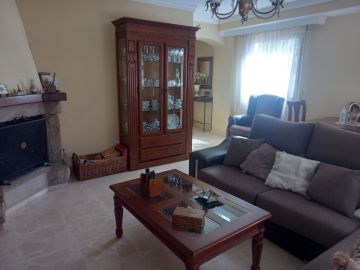 https://cdn.resales-online.com/public/suc53yb0o5/properties/8cdee4e20f4d11f08cfb02e0405b089b/w1200/2-5bd7b9d04b45e33852eaf0ec6670150d.jpg?v=1743687377