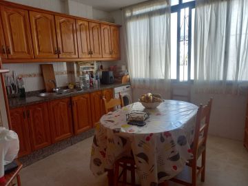 https://cdn.resales-online.com/public/suc53yb0o5/properties/8cdee4e20f4d11f08cfb02e0405b089b/w1200/4-c23c0f86247804fa50226aecd8b0b2c8.jpg?v=1743687377