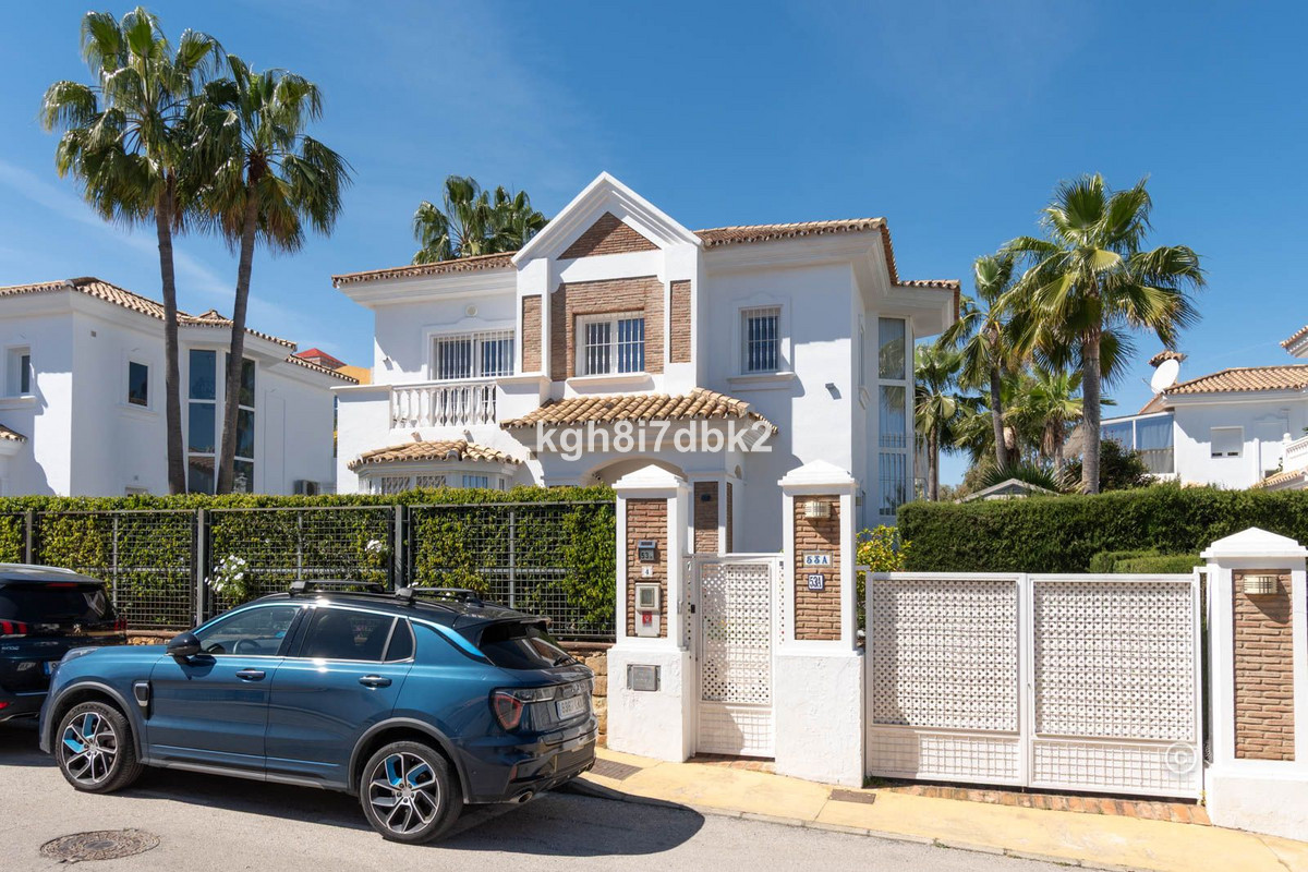 https://cdn.resales-online.com/public/kgh8i7dbk2/properties/747ea5380ee311f08cfb02e0405b089b/w1200/1-7980e48d732b6fc85c14b43b94d2aa54.jpg?v=1743611466