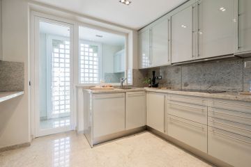 https://cdn.resales-online.com/public/325upufony/properties/c21691c6f9ec11ef8cfb02e0405b089b/w1200/26-c684a62c9f160a1f90904dd925da0645.jpg?v=1743610022