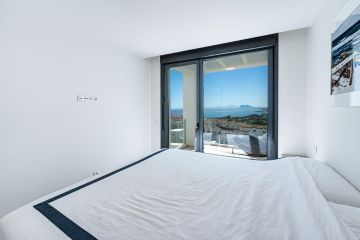 https://cdn.resales-online.com/public/zmo3mpywkt/properties/b9375b9d114711f08cfb02e0405b089b/w1200/10-bb915d1cb19341576dcdc994b81ab9c5.jpg?v=1743770606