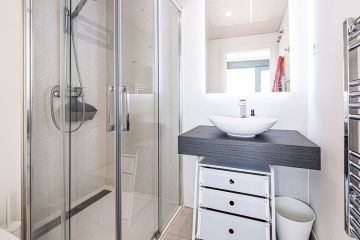 https://cdn.resales-online.com/public/zmo3mpywkt/properties/b9375b9d114711f08cfb02e0405b089b/w1200/13-5fd73dea700db77384c091ca9818b1a9.jpg?v=1743770606