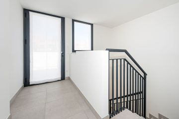 https://cdn.resales-online.com/public/zmo3mpywkt/properties/b9375b9d114711f08cfb02e0405b089b/w1200/16-ec67b526875bf0124b6ce4328a754439.jpg?v=1743770606