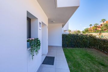https://cdn.resales-online.com/public/zmo3mpywkt/properties/b9375b9d114711f08cfb02e0405b089b/w1200/24-613bbc26f32d7013d348ef202dd30a43.jpg?v=1743770606