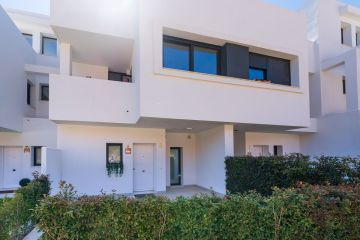 https://cdn.resales-online.com/public/zmo3mpywkt/properties/b9375b9d114711f08cfb02e0405b089b/w1200/25-45e7a00e8ada30030040e20a35fbccfd.jpg?v=1743770606