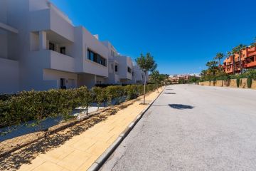 https://cdn.resales-online.com/public/zmo3mpywkt/properties/b9375b9d114711f08cfb02e0405b089b/w1200/26-c684a62c9f160a1f90904dd925da0645.jpg?v=1743770606