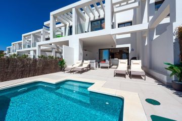 https://cdn.resales-online.com/public/zmo3mpywkt/properties/b9375b9d114711f08cfb02e0405b089b/w1200/3-e898b2bb2a2fdfd06d2c39894dce8316.jpg?v=1743770606