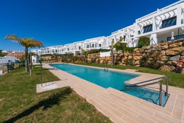 https://cdn.resales-online.com/public/zmo3mpywkt/properties/b9375b9d114711f08cfb02e0405b089b/w1200/4-c23c0f86247804fa50226aecd8b0b2c8.jpg?v=1743770606