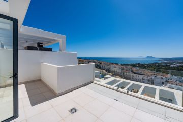 https://cdn.resales-online.com/public/zmo3mpywkt/properties/b9375b9d114711f08cfb02e0405b089b/w1200/5-3595ad71cbd87be6c3643a4285ef4791.jpg?v=1743770606
