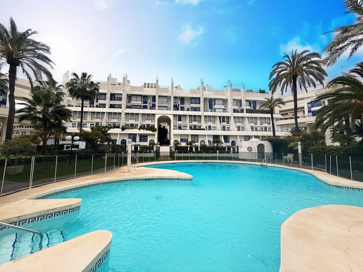 https://cdn.resales-online.com/public/3vj4stv61j/properties/71ad2715fa8211ef8cfb02e0405b089b/w1200/1-7980e48d732b6fc85c14b43b94d2aa54.jpg?v=1743783349