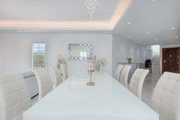 https://cdn.resales-online.com/public/p8fbncrgos/properties/7378e72c139611f08cfb02e0405b089b/w1200/14-d70dc3102c00d7be0e872dfe1c1f86d7.jpg?v=1744030542