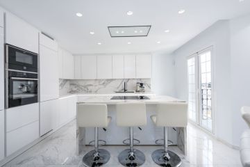 https://cdn.resales-online.com/public/p8fbncrgos/properties/7378e72c139611f08cfb02e0405b089b/w1200/18-cc72f169493c096e712837ff5d8b6e41.jpg?v=1744030542