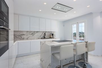 https://cdn.resales-online.com/public/p8fbncrgos/properties/7378e72c139611f08cfb02e0405b089b/w1200/19-d0ed7da2012a09046d307c195d98e7d6.jpg?v=1744030542