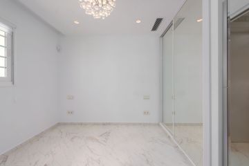 https://cdn.resales-online.com/public/p8fbncrgos/properties/7378e72c139611f08cfb02e0405b089b/w1200/24-613bbc26f32d7013d348ef202dd30a43.jpg?v=1744030542