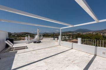 https://cdn.resales-online.com/public/p8fbncrgos/properties/7378e72c139611f08cfb02e0405b089b/w1200/35-53608d01401493ba18e3704836160563.jpg?v=1744030542
