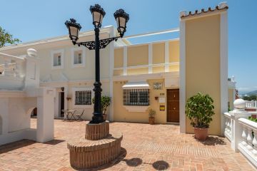 https://cdn.resales-online.com/public/p8fbncrgos/properties/7378e72c139611f08cfb02e0405b089b/w1200/42-3aa90f523689fc5a59d5d37badfe1b6f.jpg?v=1744030542