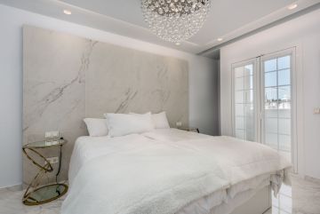 https://cdn.resales-online.com/public/p8fbncrgos/properties/7378e72c139611f08cfb02e0405b089b/w1200/6-241328e1bcc9c0d8ce1222beb6c967a8.jpg?v=1744030542