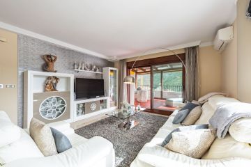 https://cdn.resales-online.com/public/q0k63vfifl/properties/92a834e7148411f08cfb02e0405b089b/w1200/3-e898b2bb2a2fdfd06d2c39894dce8316.jpg?v=1744126703