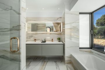 https://cdn.resales-online.com/public/vj79r8sgv9/properties/2b28158a146011f08cfb02e0405b089b/w1200/9-467d0cee5b725f3ef65f102a0c2e69c0.jpg?v=1744110517