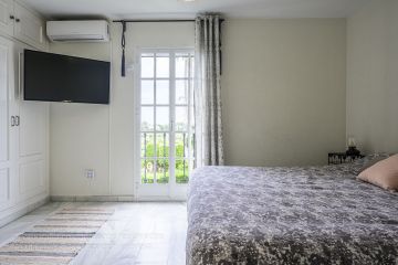 https://cdn.resales-online.com/public/7jbti67jd9/properties/7fb91c290e1611f08cfb02e0405b089b/w1200/12-53013098fcab6c38b1379cd33298e050.jpg?v=1744062571