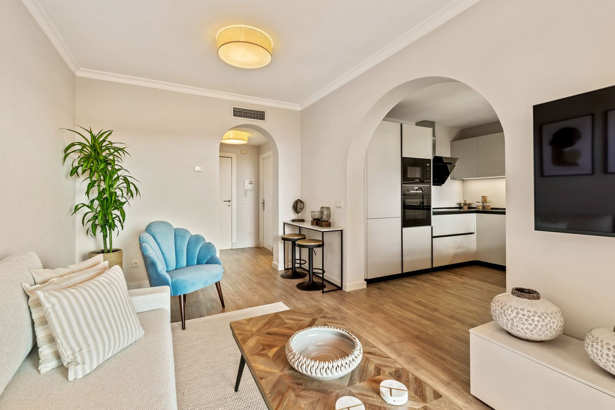 https://cdn.resales-online.com/public/utxmhm8ggr/properties/8bed3cd5fd9911ef8cfb02e0405b089b/w1200/1-7980e48d732b6fc85c14b43b94d2aa54.jpg?v=1741609903