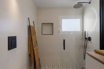 https://cdn.resales-online.com/public/asb71hmq0g/properties/23be969615fd11f08cfb02e0405b089b/w1200/14-d70dc3102c00d7be0e872dfe1c1f86d7.jpg?v=1745314910