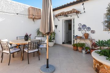 https://cdn.resales-online.com/public/asb71hmq0g/properties/23be969615fd11f08cfb02e0405b089b/w1200/3-e898b2bb2a2fdfd06d2c39894dce8316.jpg?v=1744287342