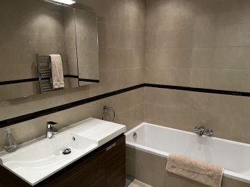 https://cdn.resales-online.com/public/5em70cvk9j/properties/23541dc916b511f08cfb02e0405b089b/w1200/10-bb915d1cb19341576dcdc994b81ab9c5.jpg?v=1744367805