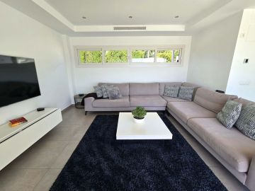 https://cdn.resales-online.com/public/bcu10s7s9l/properties/a7c21f2b190f11f08cfb02e0405b089b/w1200/12-53013098fcab6c38b1379cd33298e050.jpg?v=1744625241