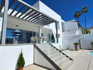 https://cdn.resales-online.com/public/bcu10s7s9l/properties/a7c21f2b190f11f08cfb02e0405b089b/w1200/3-e898b2bb2a2fdfd06d2c39894dce8316.jpg?v=1744625241