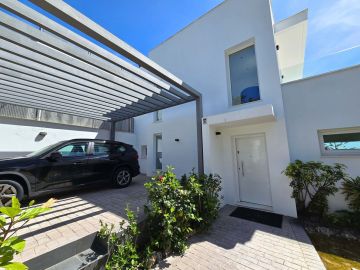 https://cdn.resales-online.com/public/bcu10s7s9l/properties/a7c21f2b190f11f08cfb02e0405b089b/w1200/47-b3a03718b4ecea17fd5585e425dce0e2.jpg?v=1744625241
